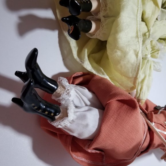 Set of two Collectible Memories Porcelain Dolls - Picture 6 of 9